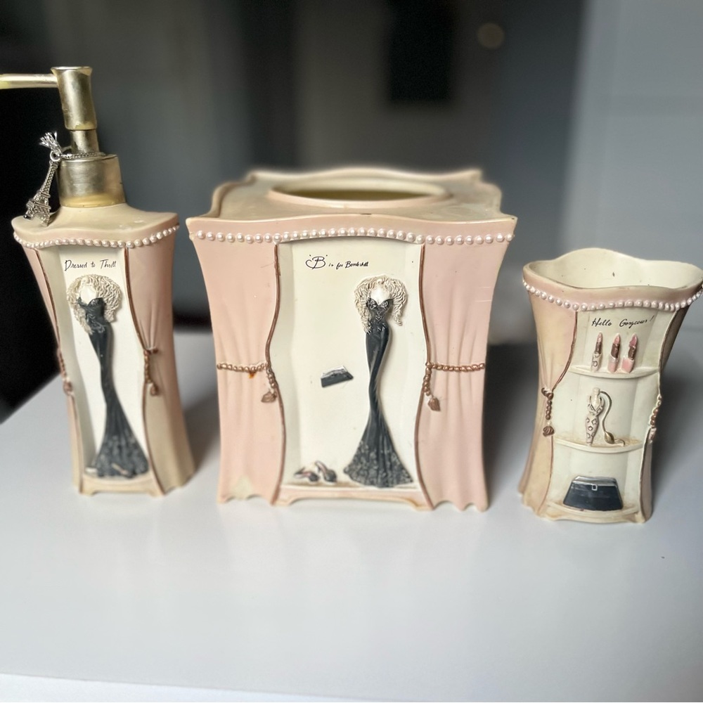 *SOLD* Vintage Chic Bathroom Decor - Set of 3